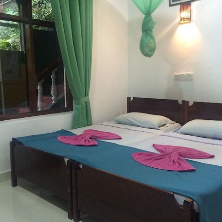 Green Woods Guest Kandy Exterior foto