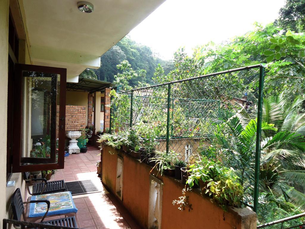 Green Woods Guest Kandy Exterior foto